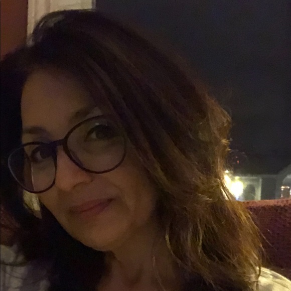 Meet your Posher, Caroline - Picture 1 of 1